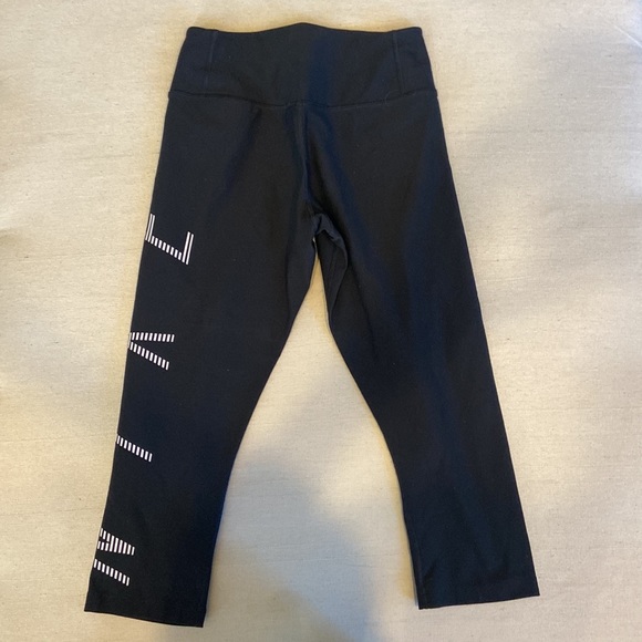 Nike Crop Workout Leggings - Picture 2 of 3